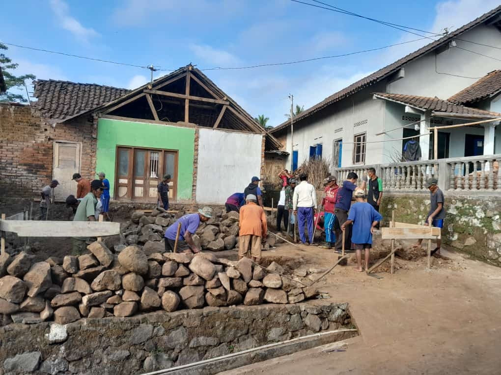Kerja bakti mbangun  tpq