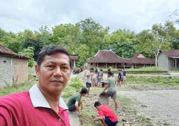 Kerja Bakti Bersama Anggota PIK-R