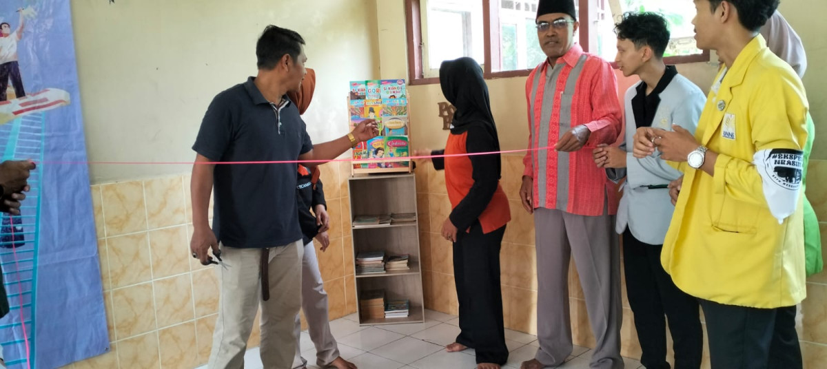 Peresmian pojok baca di Perpustakaan desa Ngasinan