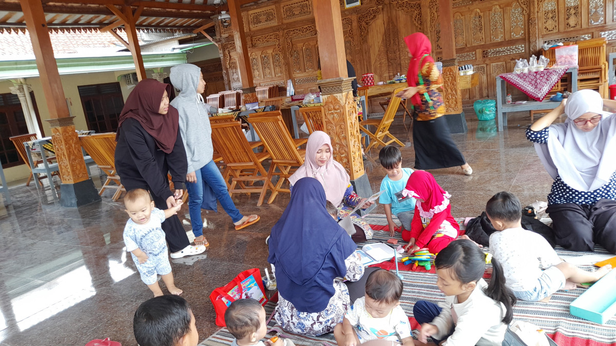 Konseling  tentang tumbuh kembang balita