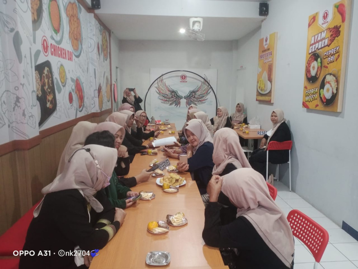 kebersamaan bukber pkk desa kragilan