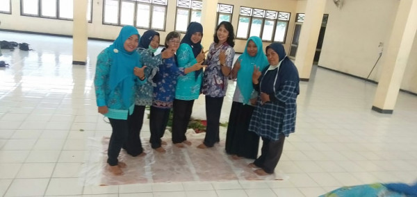 Pelatihan Membuat Batik Ecoprint