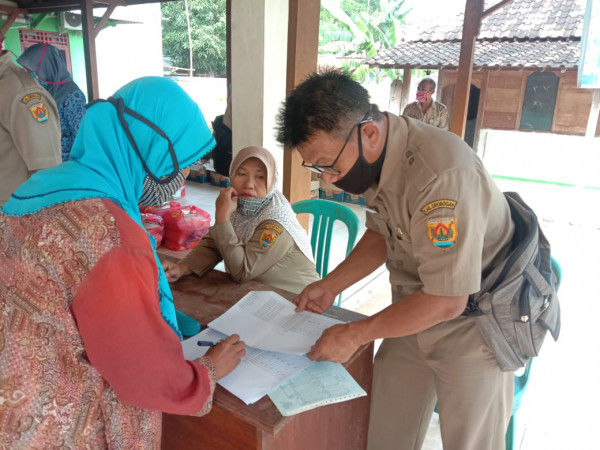 Penyaluran Bantuan Bagi Masyarakat Terdampak Covid-19