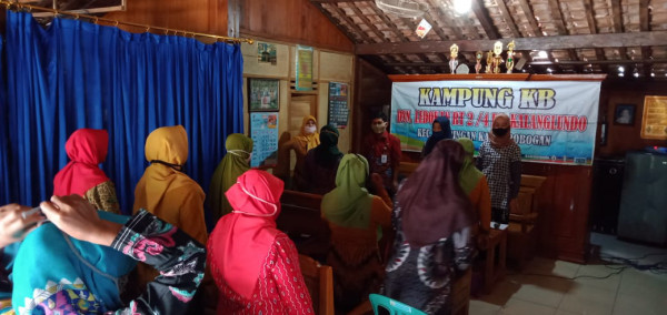 Peserta Musdes Kampung KB Aktif mengikuti kegiatan di Kampung KB
