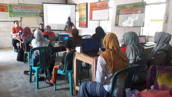 Pelatihan Komputer untuk Desa Kalanglundo Bersama Kader kampung KB Sentosa