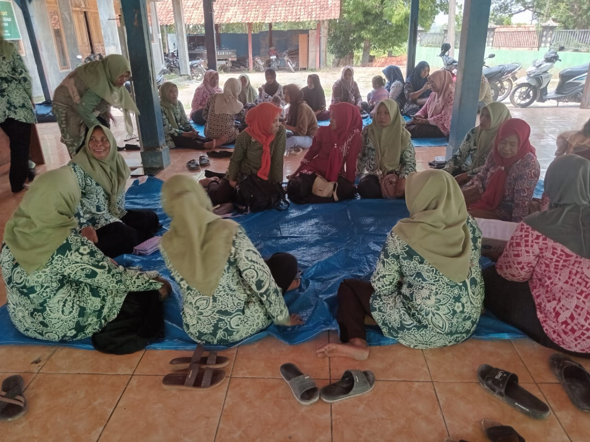Pertemuan rutin PKK desa