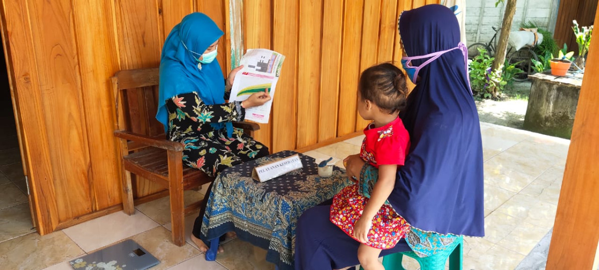 Kader Membacakan Grafik hasil Penimbangan Balita