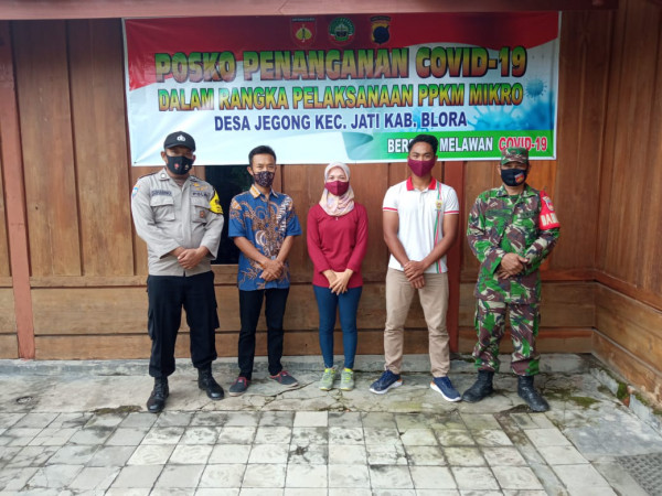 BABINSA BHABINKAMTIBMAS BIDAN DESA PIK REMAJA DAN KARANG TARUNA KAMPUNG KB SUBUR DESA JEGONG KERJASAMA DALAM PKKM MIKRO PENANGANAN COVID-19
