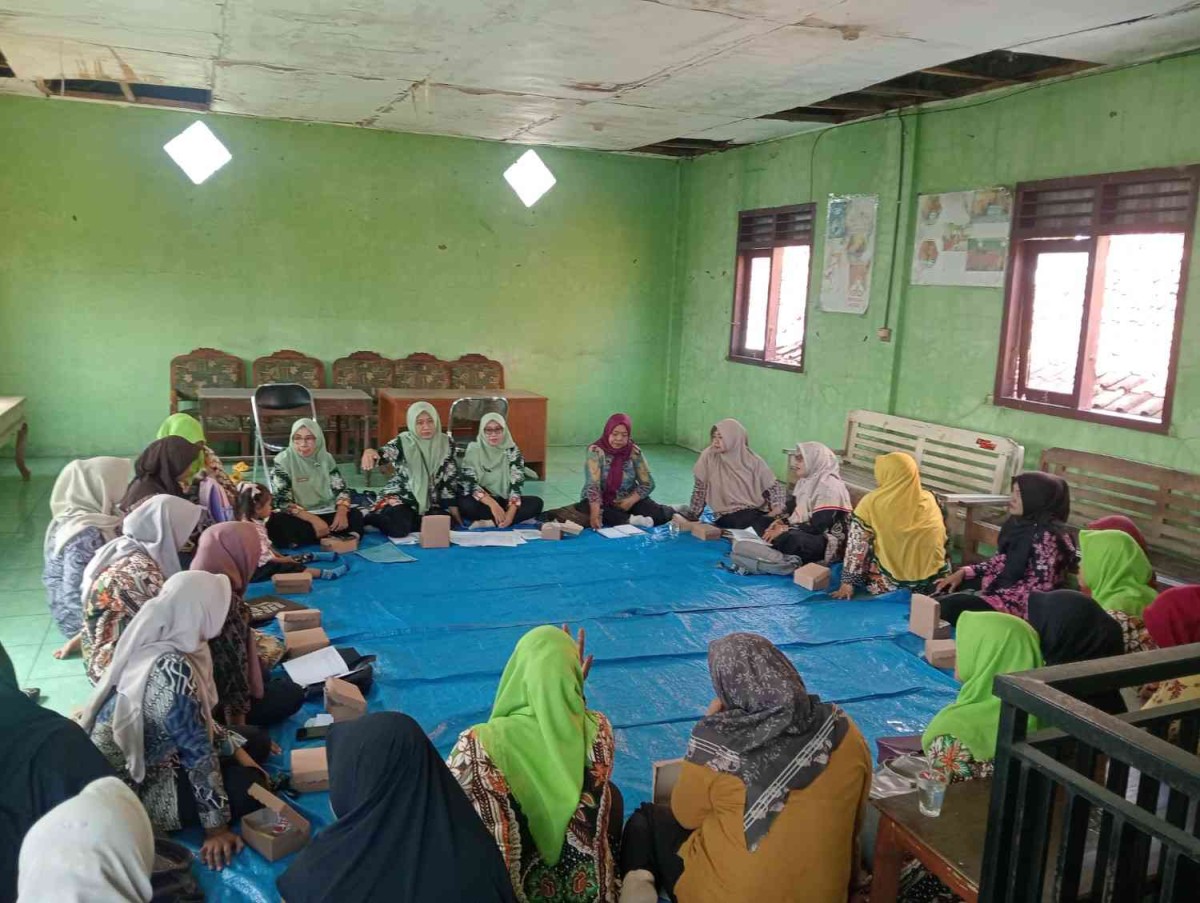 Pertemu an kader posyandu kampung KB suro nyamin