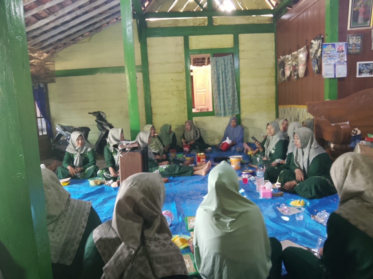 Pengajian rutin khotmil Qur'an kampung KB suro nyamin desa gabusan
