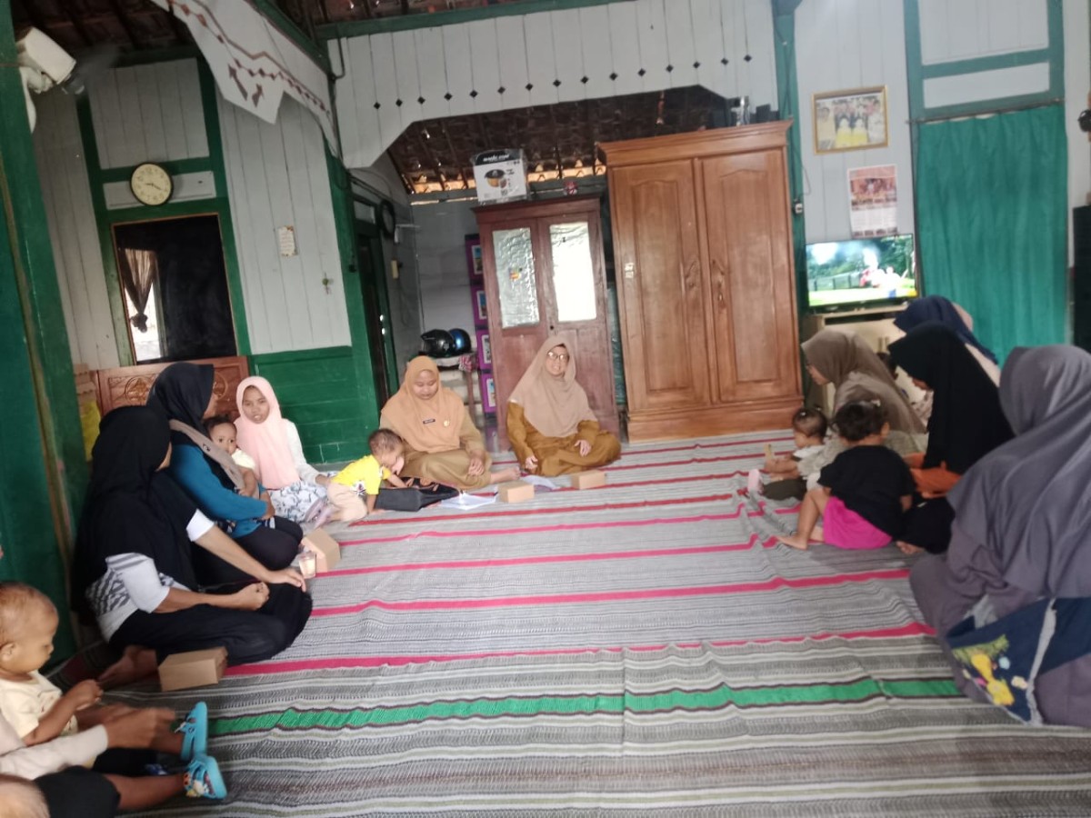 Pertemuan posyandu dan bkb