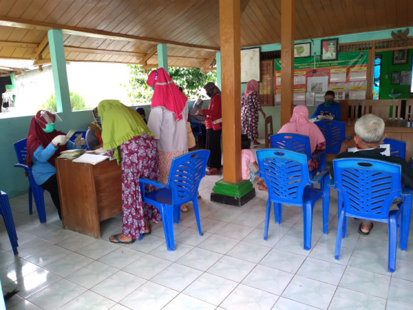 Antusias Warga Semampir datang ke Posbindu Bulan Maret 2021 Dengan Tetap menerapkan protokol kesehatan di Kampung KB "sejahtera abadi" desa Semampir