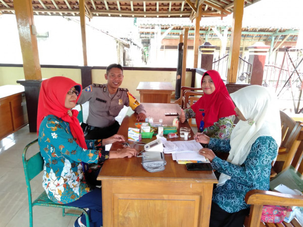 Posbindu di balai desa 