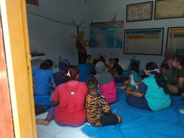 Posyandu dan bkb di gedung posyandu