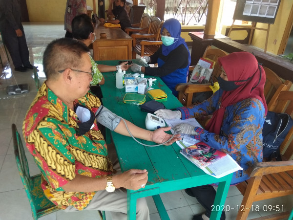 Posbindubdi balai desa kemiri