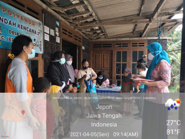 Giat Posyandu rw 2 dan dilanjutkan dengan pembinaan untuk ibu-ibu berkaitan dengan pola asuh balita di kampung KB "Indah Kencana" desa Kemiri