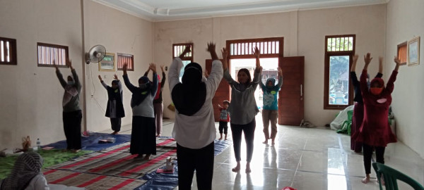 Kegiatan Penyuluhan Ibu Hamil dari Puskesmas Kecamatan Jepon di Kampung KB "Indah Kencana" Desa Kemiri Dengan Tetap Menerapkan Protokol Kesehatan 