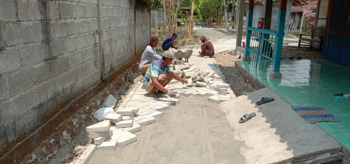 Pembangunan jalan paving