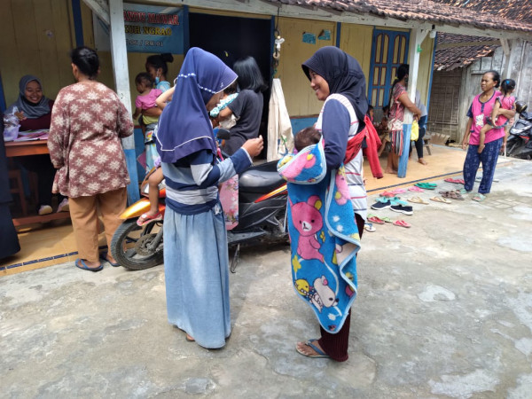 Kegiatan Posyandu dan dilanjutkan pembinaan BKB yang ada di Kampung KB "Mandiri" desa Bacem dan Selalu Menerapkan 5 M untuk menjaga terhindar dari Covid-19