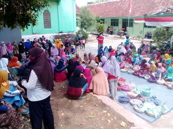 Kegiatan tasyakuran desa