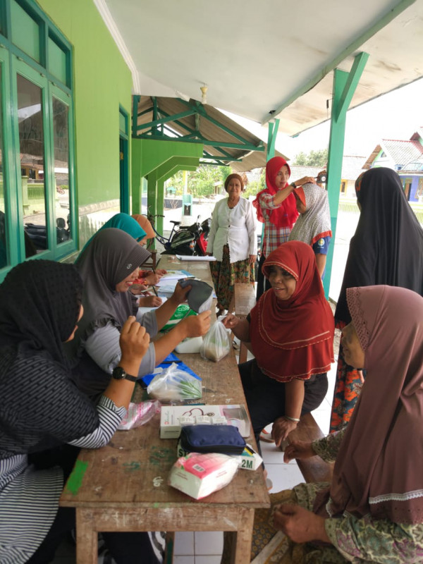 PEMERIKSAAN LANSIA OLEH POSBINDU