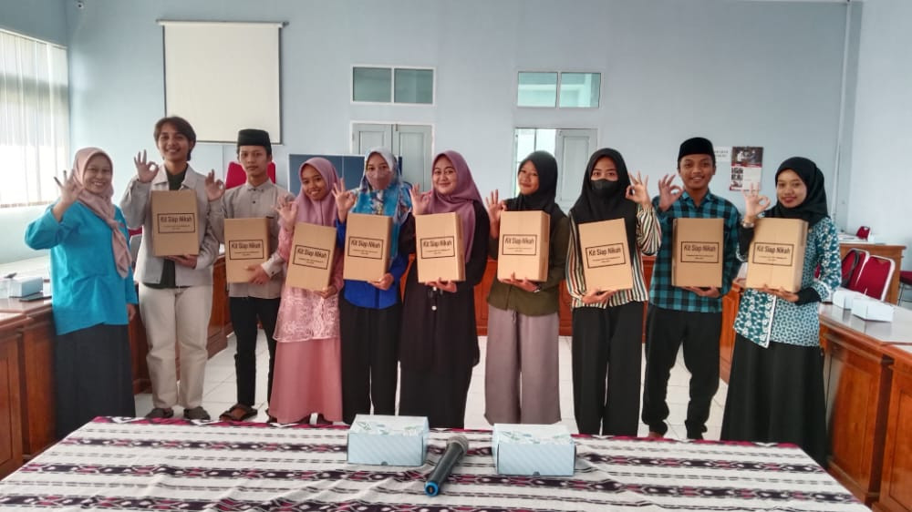 Foto bersama PIK-R yang mendapatkan alokasi PIK-R KIT Cegah Stunting