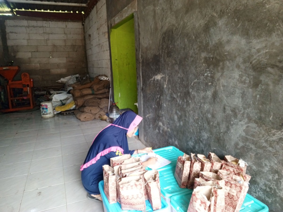 Distribusi Makan Bergizi Gratis (MBG) sasaran 3B wilayah Posyandu Sari Mulyo III