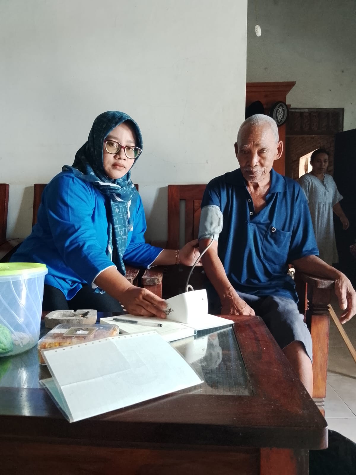 Pemeriksaan Rutin  Lansia sebagai bentuk perhatian Pemdes kepada masyarakat Desa Kunir