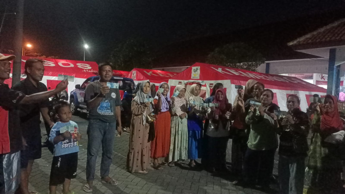 Penyaluran bantuan banjir Demak