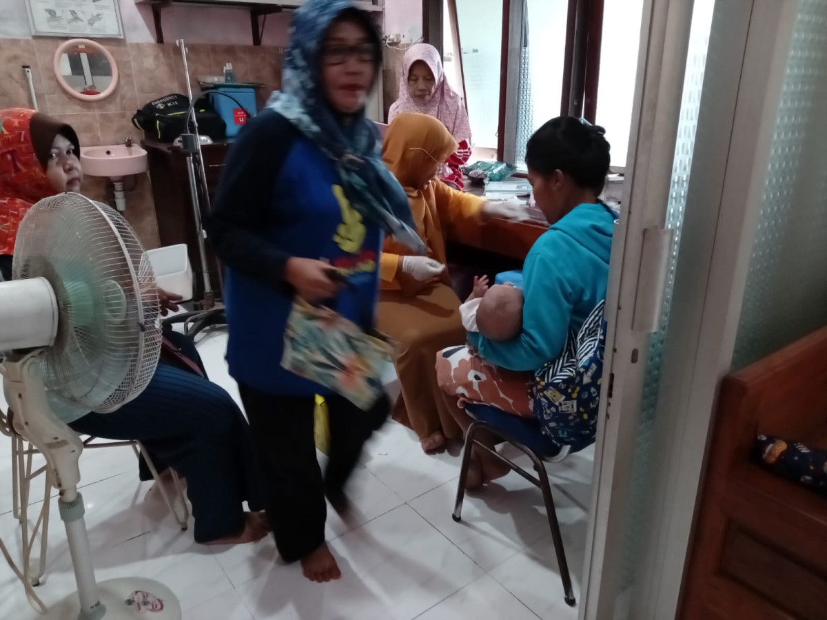 Imunisasi gratis Bidan Wilayah Batursari 1