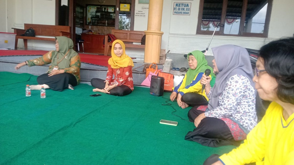 Situasi saat tim monev pemanfaatan bantuan  bkb kidskis