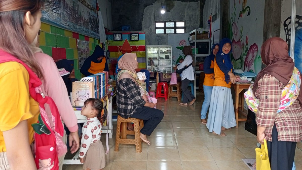 Pemeriksaan bumil di posyandu rw32