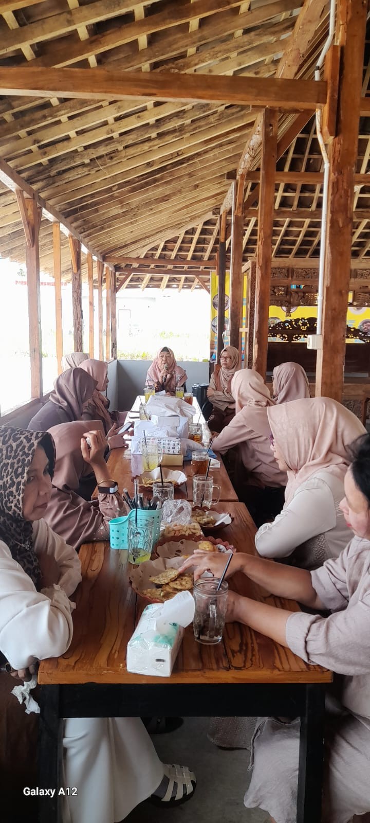 Ngecas hati saat momen Halbi kader posyandu rw19