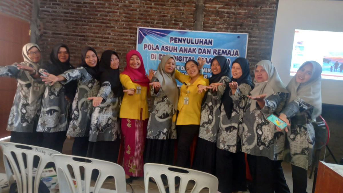 Penyuluhan pola asuh anak dan remaja(PAAREDI) di era Digital