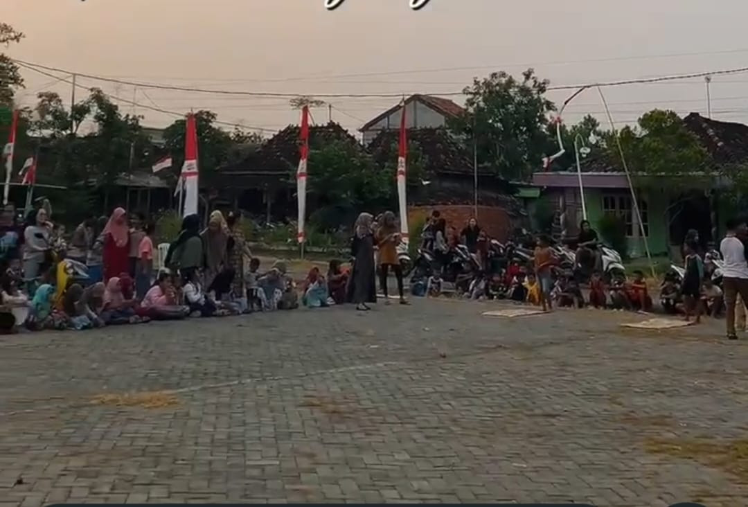 lomba lompat kardus usia pra remaja,dalam rangka HUT RI ke 80