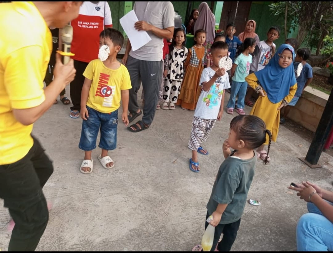 lomba makan krupuk anak-anak usia 6/7 th
