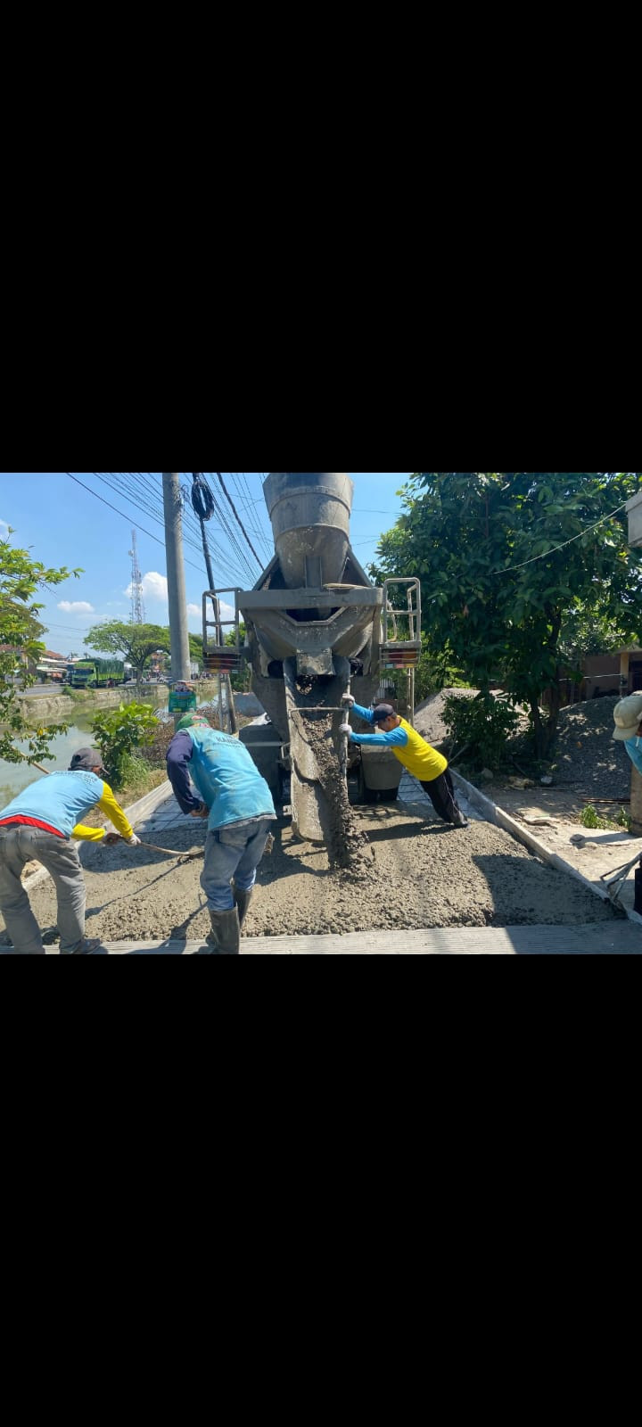 Pengecoran Jalan Tanggul Wilayah RW 03