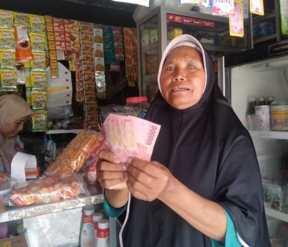 Pengambilan bantuan sosial