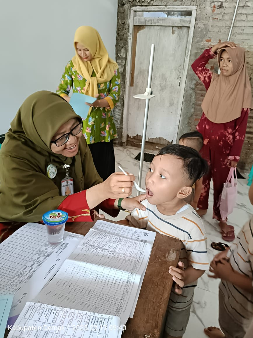 Pemberian vitamin biru dan merah