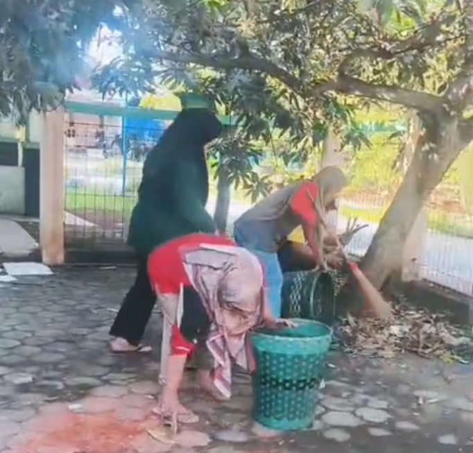 Bersih Lingkungan kelurahan Betokan