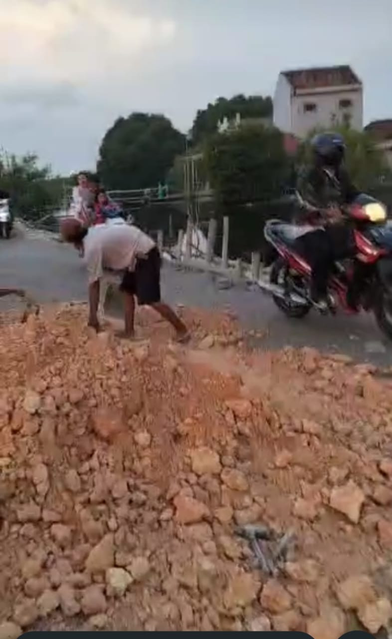 tambal sulam jalan raya
