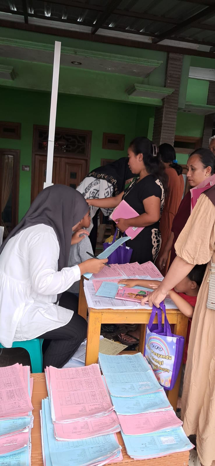 pencatatan data  balita di posyandu