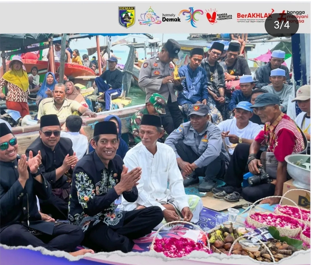 suasana dikapal ketika larungan dilaut