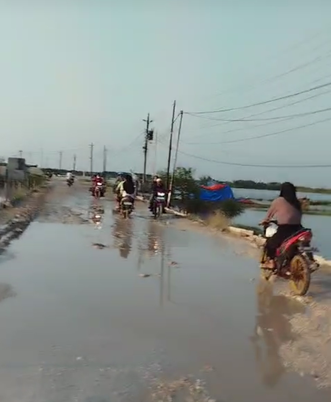 jalan yang sangat licin
