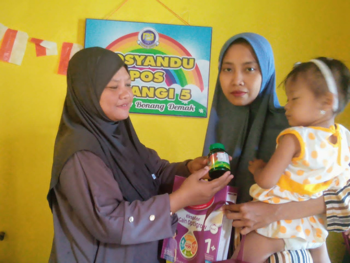 pemberian Bantuan vitamin untuk balita