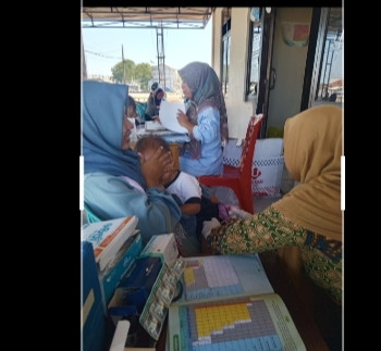 pemeriksaan balita pada kegiatan yandu