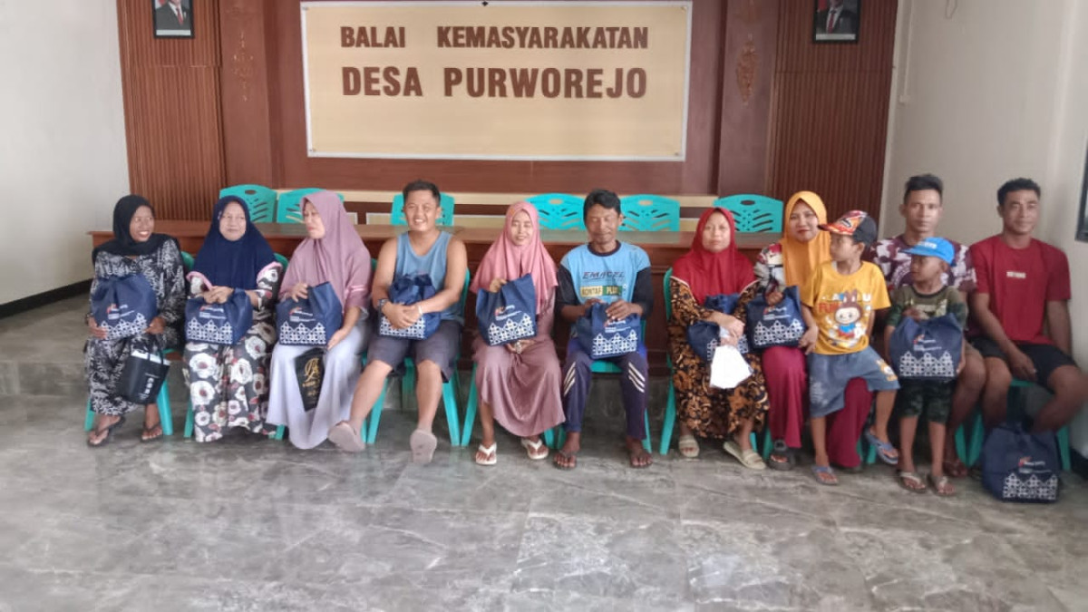 foto bareng pemberian bantuan beras csr