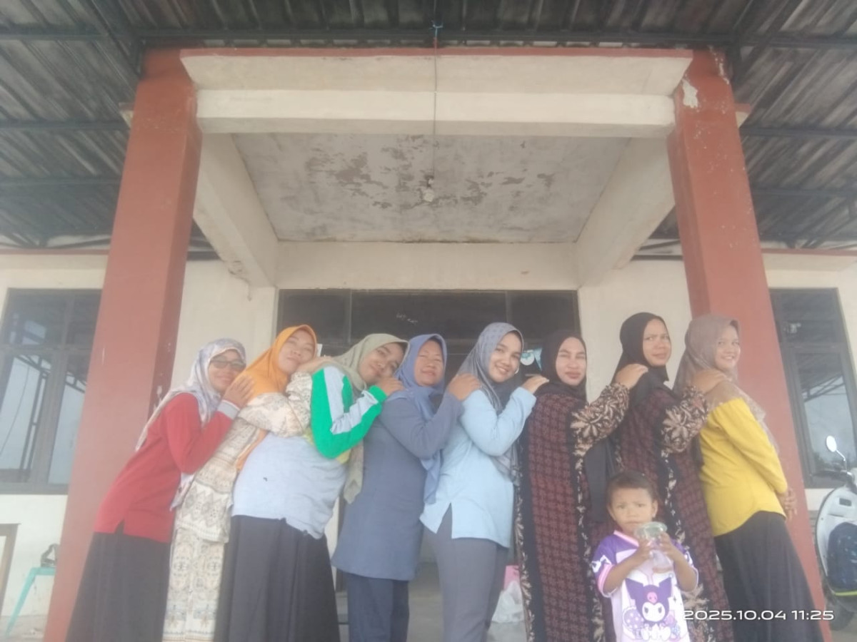 asyiknya foto bareng