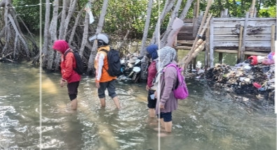 jalan sehat menyusuri rop