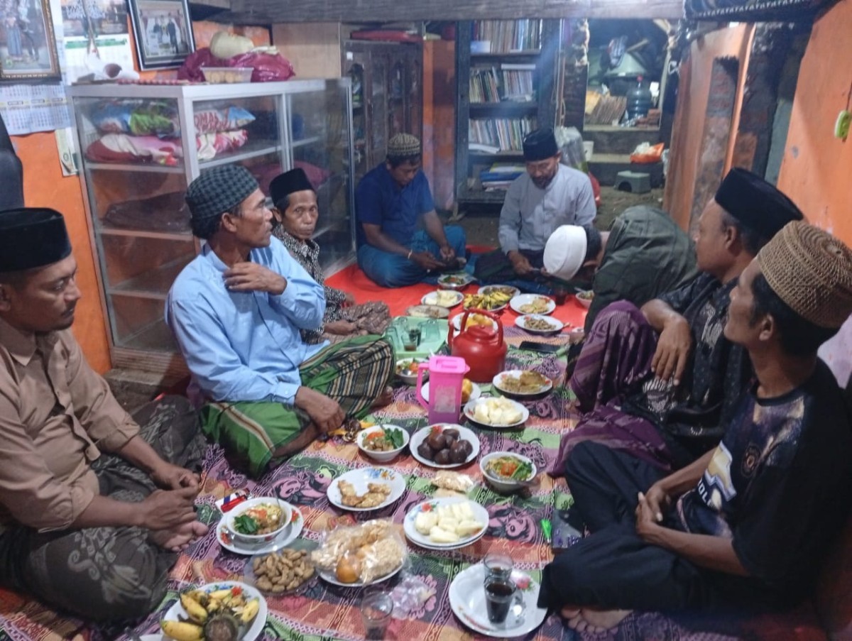 Rutinan perkumpulan selapanan timgkat RT